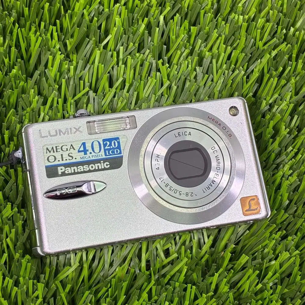 Panasonic LUMIX DMC-FX2 4.0MP Digital Camera with Leica Lens